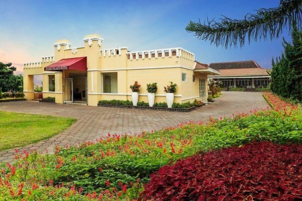 Hotel Indah Palace Тавангмангу Екстериор снимка
