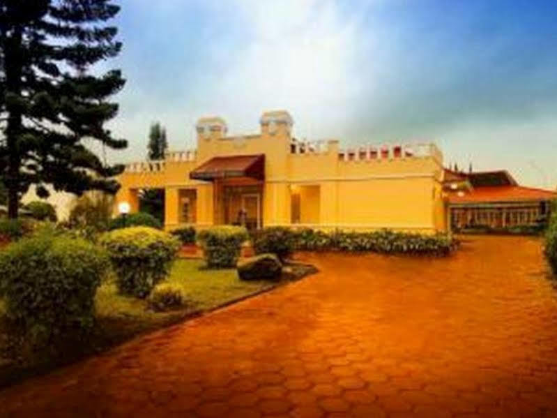 Hotel Indah Palace Тавангмангу Екстериор снимка
