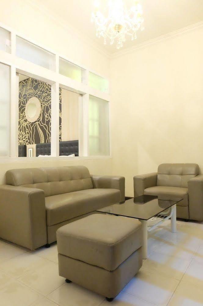 Hotel Indah Palace Тавангмангу Екстериор снимка