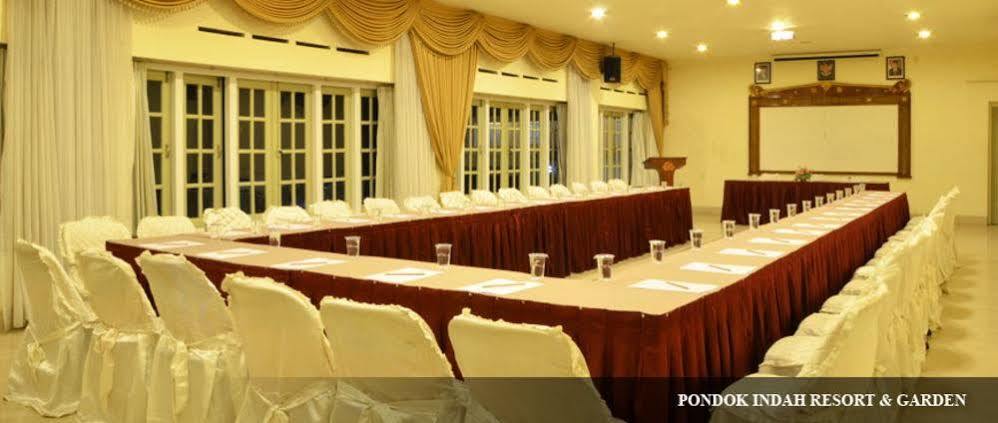 Hotel Indah Palace Тавангмангу Екстериор снимка